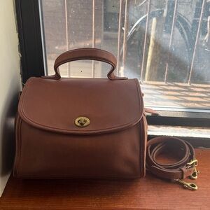 EUC Vintage Coach Manor Bag Style #9977 British Tan with Brass Hardware